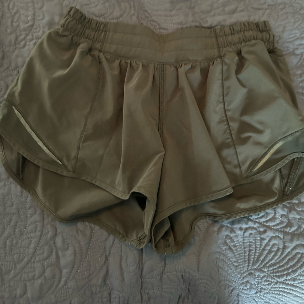 Lululemon hotty hot shorts in black